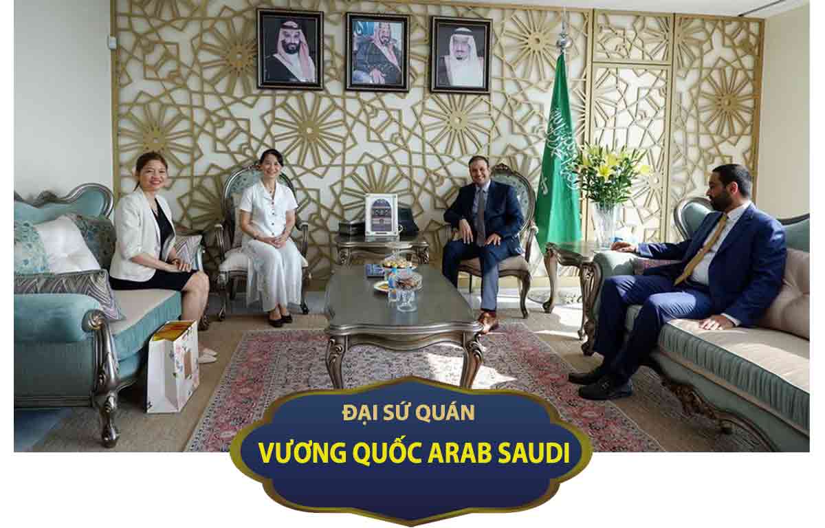 Các Đại Sứ, Phu Nhân Quốc Tế Diện Áo Dài Hát "Quê Hương Việt Nam" Trong Lễ Kỷ Niệm 50 Năm Thống Nhất Đất Nước